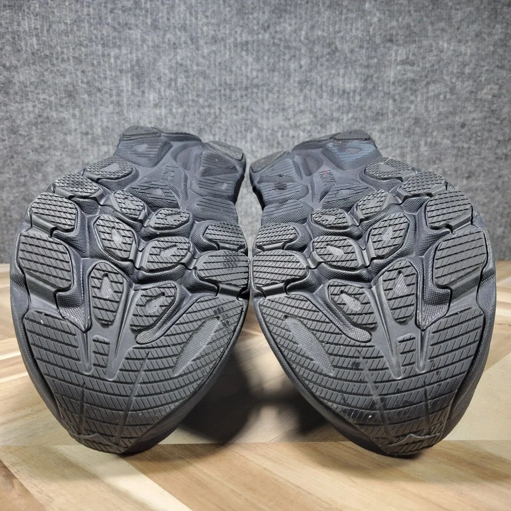 Hoka One One HOKA Clifton 10 Triple Black Size 13 D Sneakers Comfort Cushioned